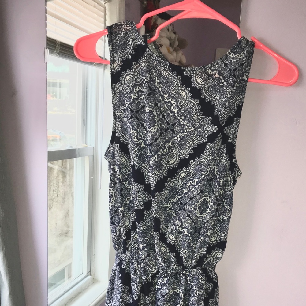 Beautiful Patterned Romper - Picture 6 of 6